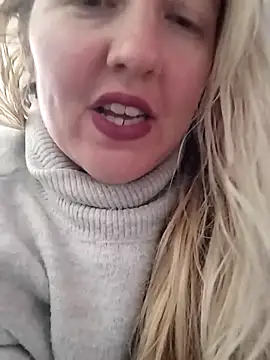 Snapshot of Mllesha74000 chatting on 02-09-25, 01:35 Mllesha74000 online show from 02-09-25, 01:35