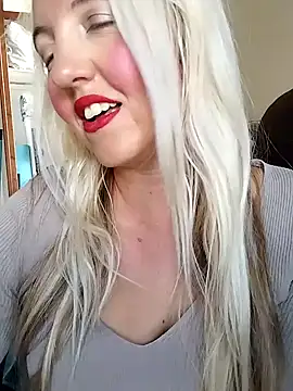 Snapshot of Mllesha74000 chatting on 09-27-25, 01:28 Mllesha74000 online show from 09-27-25, 01:28