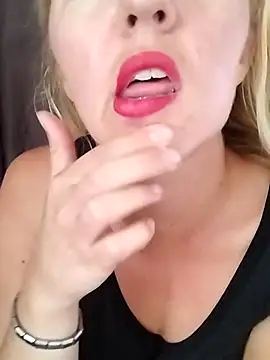 Snapshot of Mllesha74000 chatting on 09-22-25, 02:23 Mllesha74000 online show from 09-22-25, 02:23