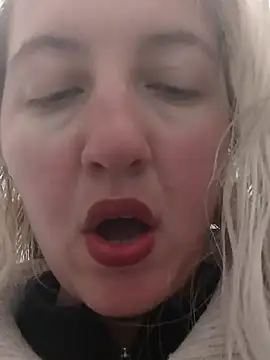 Snapshot of Mllesha74000 chatting on 02-04-25, 03:47 Mllesha74000 online show from 02-04-25, 03:47