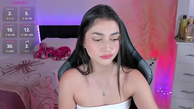 esmeralda colllins online show from 12-18-25, 03:27