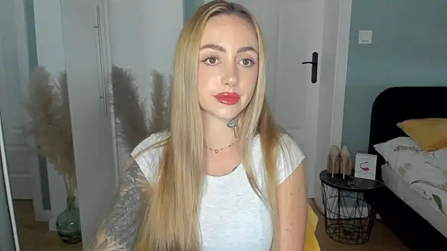 Snapshot of sexyCoralie chatting on 06-01-26, 01:44 sexyCoralie online show from 06-01-26, 01:44