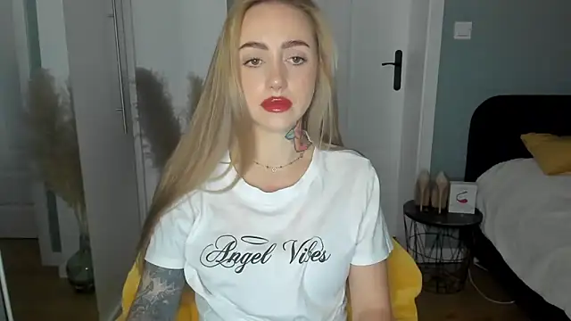 sexyCoralie online show from 05-05-26, 06:49