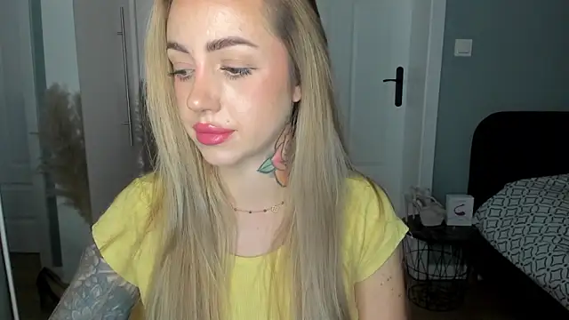 Snapshot of sexyCoralie chatting on 07-01-26, 01:22 sexyCoralie online show from 07-01-26, 01:22