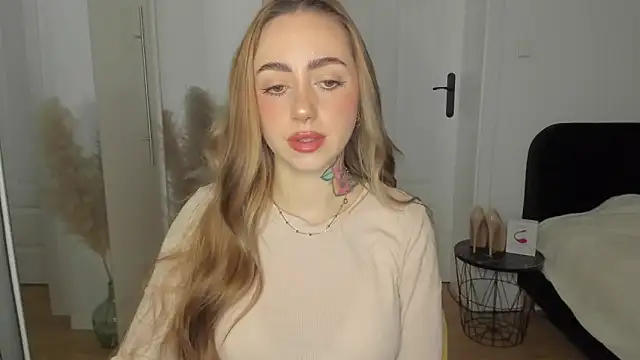 Snapshot of sexyCoralie chatting on 02-03-26, 08:08 sexyCoralie online show from 02-03-26, 08:08