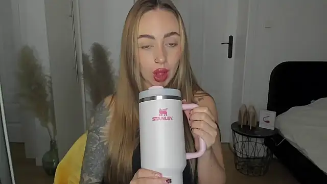 Snapshot of sexyCoralie chatting on 03-18-26, 02:41 sexyCoralie online show from 03-18-26, 02:41