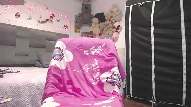 Snapshot of Sharloth_milf chatting on 05-30-26, 01:56 Sharloth milf online show from 05-30-26, 01:56