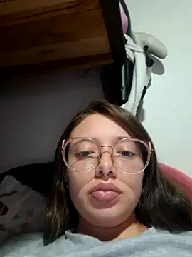 Snapshot of linda-schmidt chatting on 10-18-25, 02:46 linda-schmidt online show from 10-18-25, 02:46