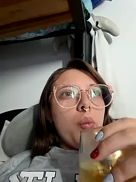 Snapshot of linda-schmidt chatting on 02-18-25, 11:08 linda-schmidt online show from 02-18-25, 11:08