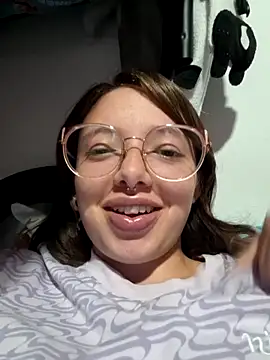 Snapshot of linda-schmidt chatting on 03-18-25, 01:02 linda-schmidt online show from 03-18-25, 01:02