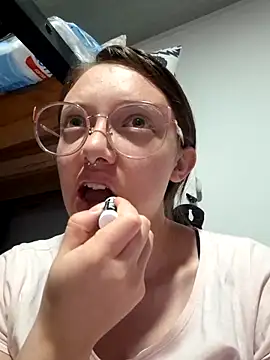Snapshot of linda-schmidt chatting on 03-18-25, 11:31 linda-schmidt online show from 03-18-25, 11:31