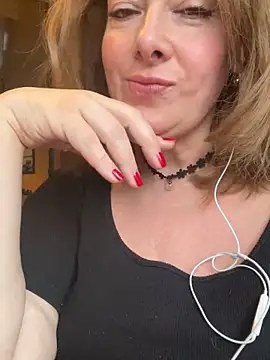 Snapshot of Alice_Sweetyyy chatting on 03-02-25, 01:42 Alice Sweetyyy online show from 03-02-25, 01:42