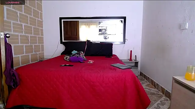 Snapshot of Julieta_Rodriguez chatting on 11-15-25, 06:45 Julieta Rodriguez online show from 11-15-25, 06:45