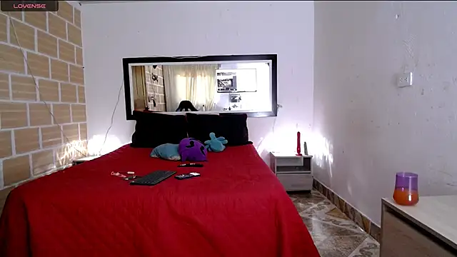 Snapshot of Julieta_Rodriguez chatting on 11-11-25, 05:41 Julieta Rodriguez online show from 11-11-25, 05:41