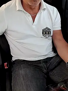 Snapshot of giorgio481510 chatting on 05-07-26, 05:22 giorgio481510 online show from 05-07-26, 05:22