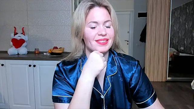 HotTiffani online show from 11-15-25, 07:45