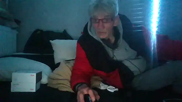 Snapshot of InMeinenMund chatting on 11-14-25, 12:25 InMeinenMund online show from 11-14-25, 12:25