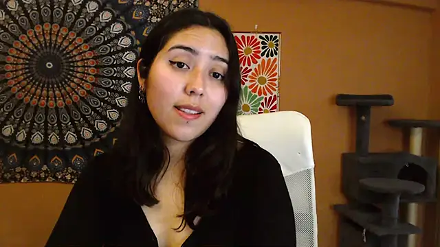 Snapshot of IntimateTales chatting on 03-16-25, 05:07 IntimateTales online show from 03-16-25, 05:07