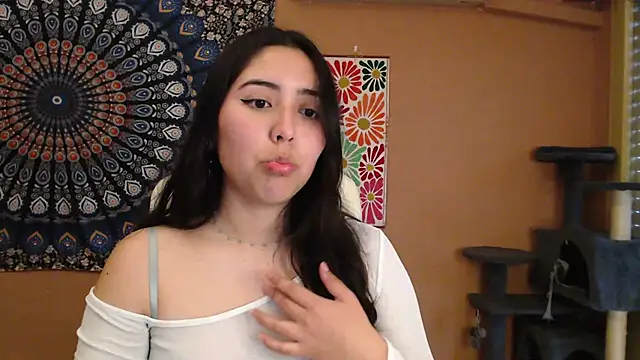 Snapshot of IntimateTales chatting on 01-14-25, 04:18 IntimateTales online show from 01-14-25, 04:18