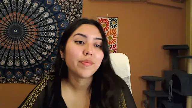 Snapshot of IntimateTales chatting on 01-17-25, 08:22 IntimateTales online show from 01-17-25, 08:22