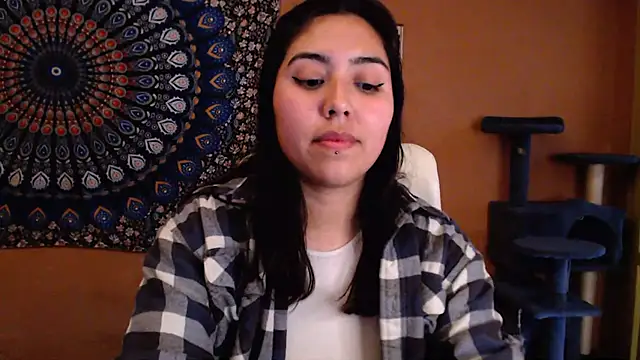 Snapshot of IntimateTales chatting on 03-18-25, 03:33 IntimateTales online show from 03-18-25, 03:33