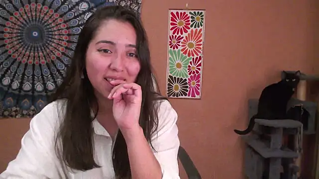 Snapshot of IntimateTales chatting on 09-26-25, 07:43 IntimateTales online show from 09-26-25, 07:43