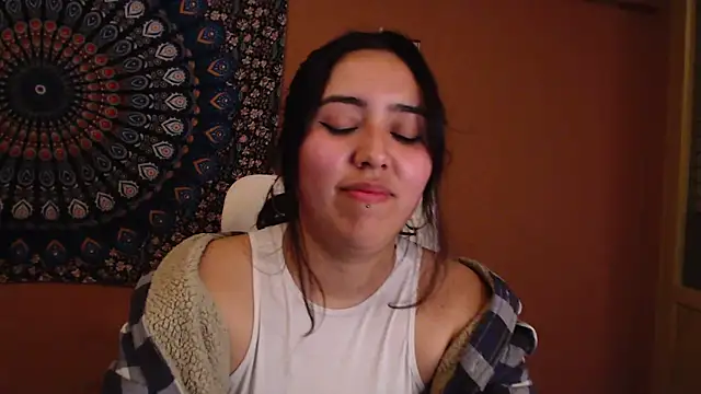 Snapshot of IntimateTales chatting on 02-26-25, 08:04 IntimateTales online show from 02-26-25, 08:04