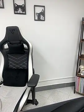 KellyBrooklyn  online show from 01-03-25, 04:06