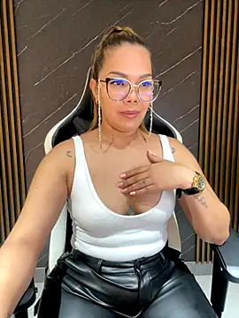 KellyBrooklyn  online show from 09-13-25, 02:39