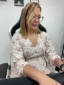 KellyBrooklyn  online show from 12-06-24, 02:55