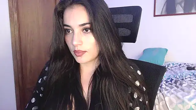 Snapshot of Honey_Aynur20 chatting on 10-14-25, 06:19 Honey Aynur20 online show from 10-14-25, 06:19