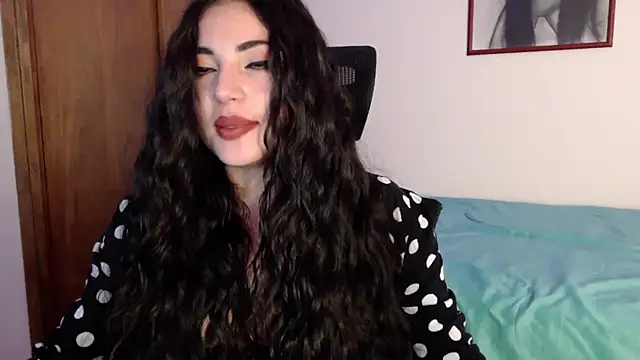 Snapshot of Honey_Aynur20 chatting on 09-18-25, 05:05 Honey Aynur20 online show from 09-18-25, 05:05