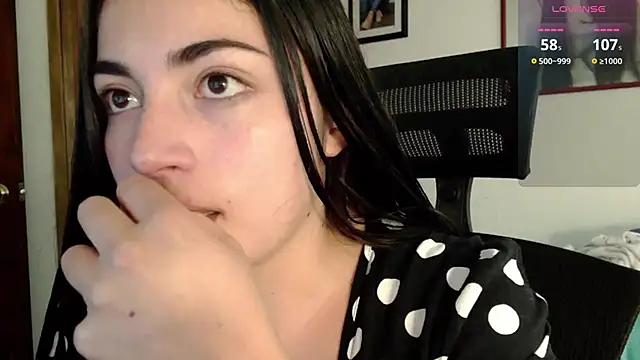 Snapshot of Honey_Aynur20 chatting on 09-17-25, 08:00 Honey Aynur20 online show from 09-17-25, 08:00