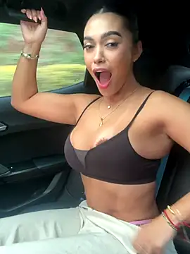 Snapshot of emma_andrew1 chatting on 11-16-25, 05:17 emma andrew1 online show from 11-16-25, 05:17