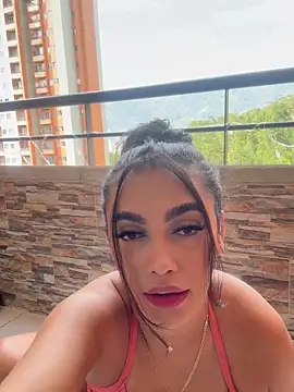 Snapshot of emma_andrew1 chatting on 11-22-25, 04:06 emma andrew1 online show from 11-22-25, 04:06