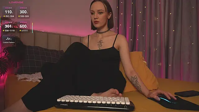 juli hox online show from 07-12-26, 04:08