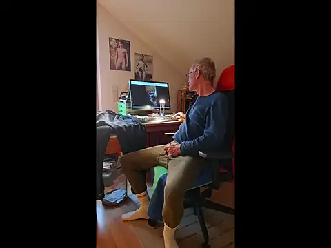 Snapshot of BerndisCam chatting on 01-19-26, 02:10 BerndisCam online show from 01-19-26, 02:10