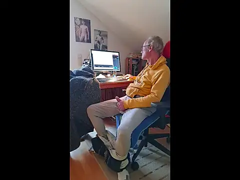 Snapshot of BerndisCam chatting on 01-14-26, 01:26 BerndisCam online show from 01-14-26, 01:26