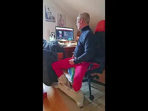 Snapshot of BerndisCam chatting on 02-24-26, 01:34 BerndisCam online show from 02-24-26, 01:34