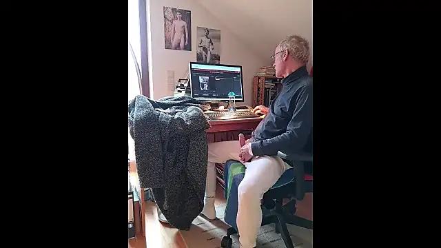 Snapshot of BerndisCam chatting on 01-09-26, 12:23 BerndisCam online show from 01-09-26, 12:23