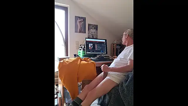 Snapshot of BerndisCam chatting on 09-25-25, 11:16 BerndisCam online show from 09-25-25, 11:16