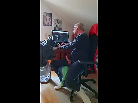 Snapshot of BerndisCam chatting on 01-12-26, 11:50 BerndisCam online show from 01-12-26, 11:50