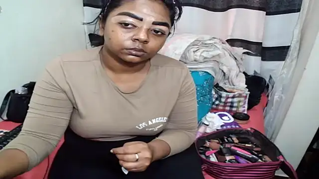 Snapshot of Indian_FireXX chatting on 06-08-26, 05:41 Indian FireXX online show from 06-08-26, 05:41