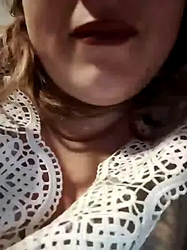 Snapshot of SWEETLUNA077 chatting on 01-06-26, 04:22 SWEETLUNA077 online show from 01-06-26, 04:22