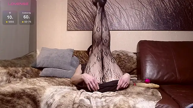 Snapshot of ElizabethLong chatting on 02-02-26, 07:02 ElizabethLong online show from 02-02-26, 07:02