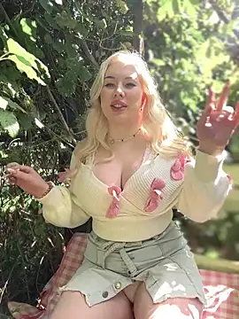 LaraHollywood online show from 09-18-25, 06:27