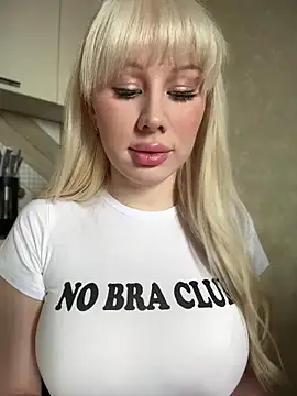 LaraHollywood online show from 04-18-26, 07:54