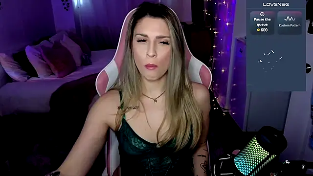 queenxlexy online show from 12-15-24, 08:04