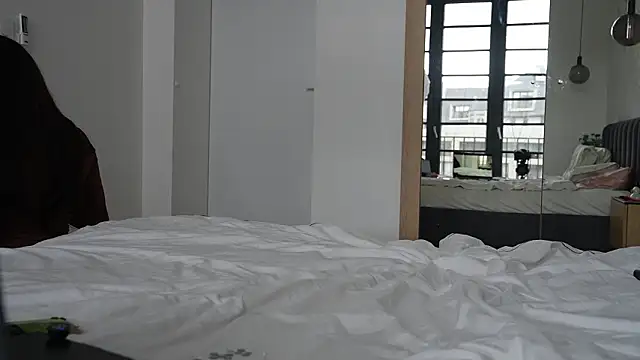 Snapshot of ibiddi chatting on 03-31-26, 10:28 ibiddi online show from 03-31-26, 10:28