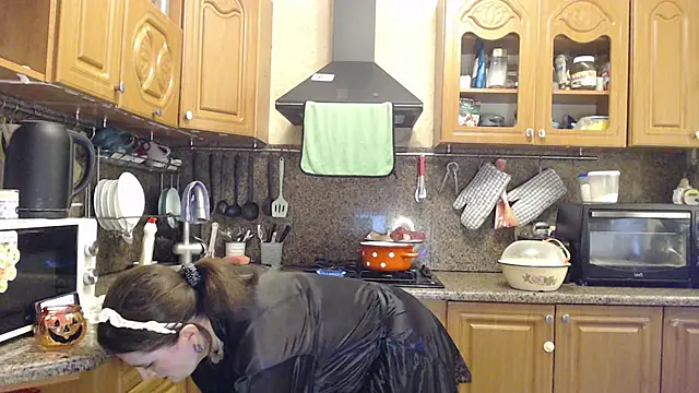 LizaCakes online show from 10-16-25, 12:24